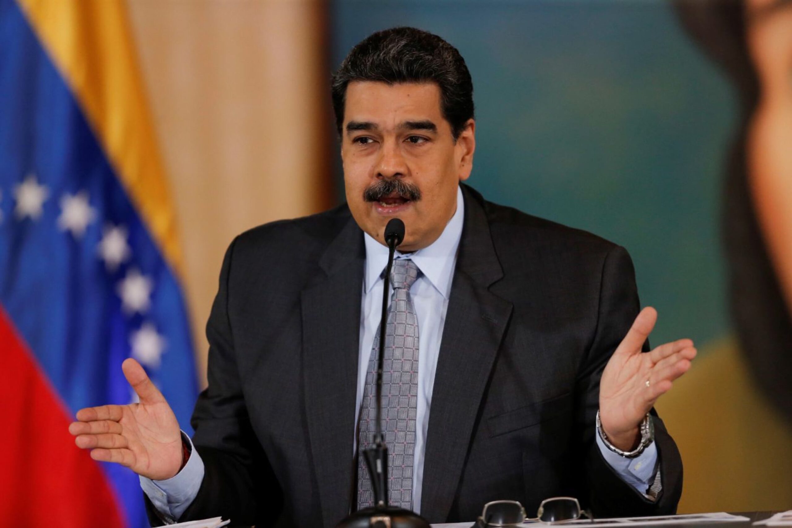 maduro-trato-de-“imbeciles-mercenarios”-a-quienes-critican-su-decision-de-anticipar-la-navidad-en-venezuela