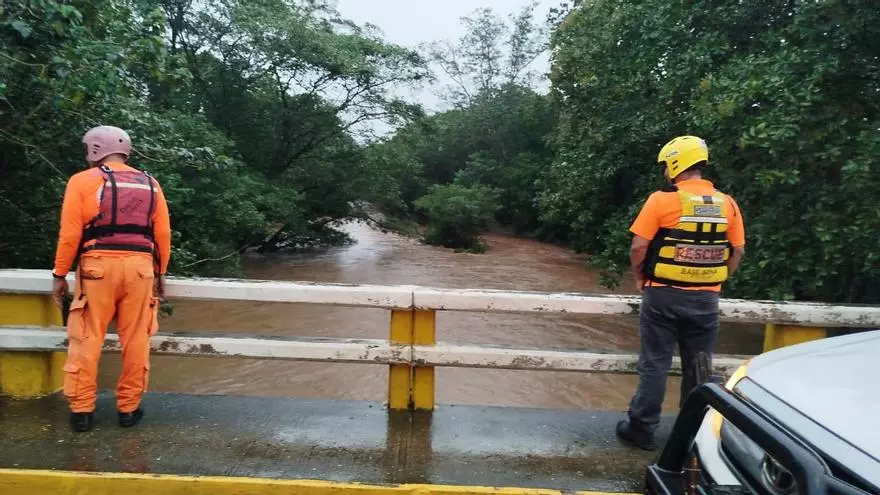 declaran-alerta-amarilla-en-6-provincias-y-una-comarca-por-prolongacion-de-lluvias-y-tormenta