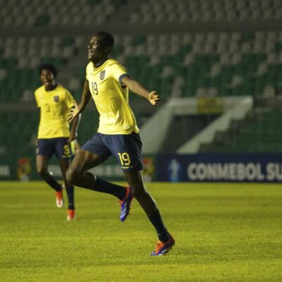 juan-riquelme-angulo-se-vistio-de-heroe-con-un-doblete-ante-brasil