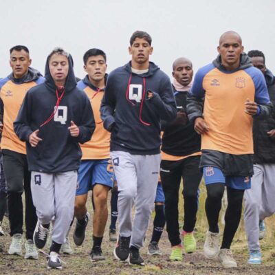 deportivo-quito-entreno-con-el-volcan-cotopaxi-de-testigo