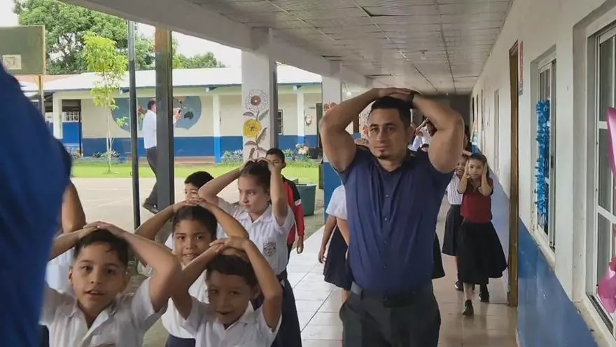 escuelas,-instituciones,-y-empresas-realizan-simulacro-de-evacuacion-ante-emergencia