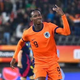 jong-oranje-spits-emegha-lacht-familie-uit-na-missen-snelle-goal:-‘afrikaanse-tijd’