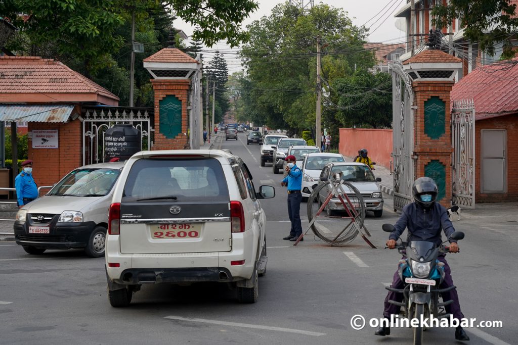 दशैंमा-बन्द-भएका-सरकारी-कार्यालय-खुले,-टीका-लगाउने-क्रम-भने-जारी