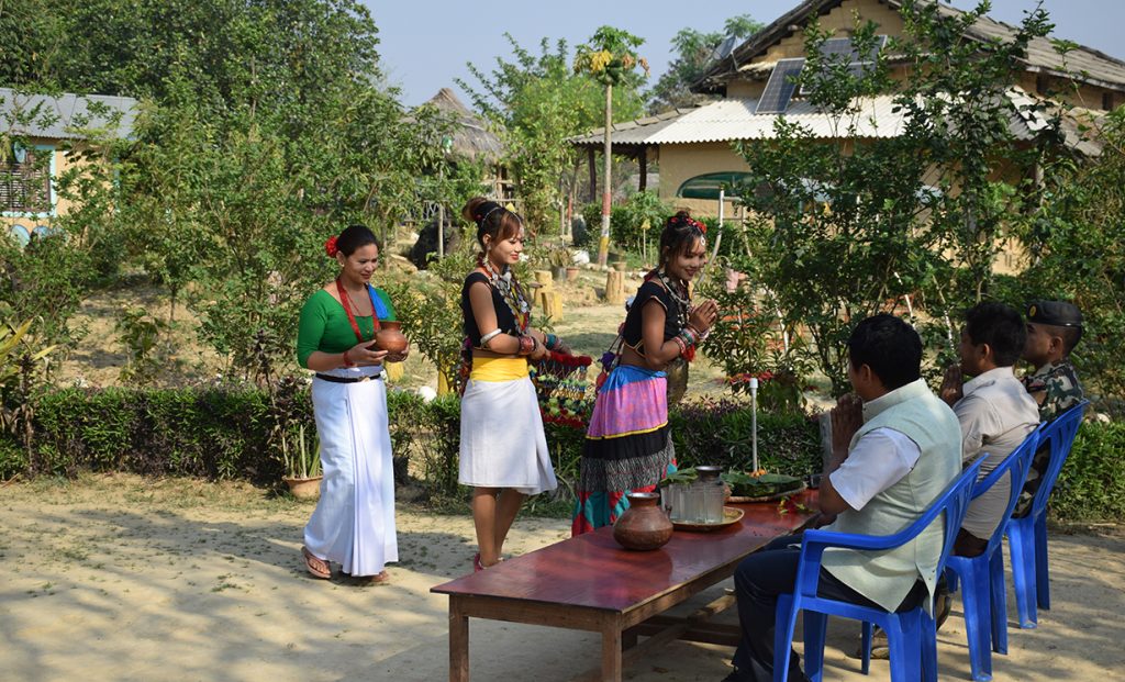 पाहुनालाई-स्थानीय-घोंगीका-परिकारले-सत्कार