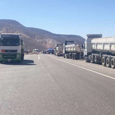 logran-paso-de-camiones-en-chile-hacia-bolivia-y-ensayan-ruta-alterna-por-colchane