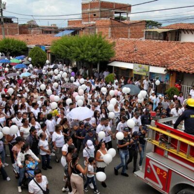 desmayados,-vandalismo-y-desordenes-en-el-sepelio-de-sofia-delgado,-la-nina-violada-y-asesinada-en-el-valle-del-cauca