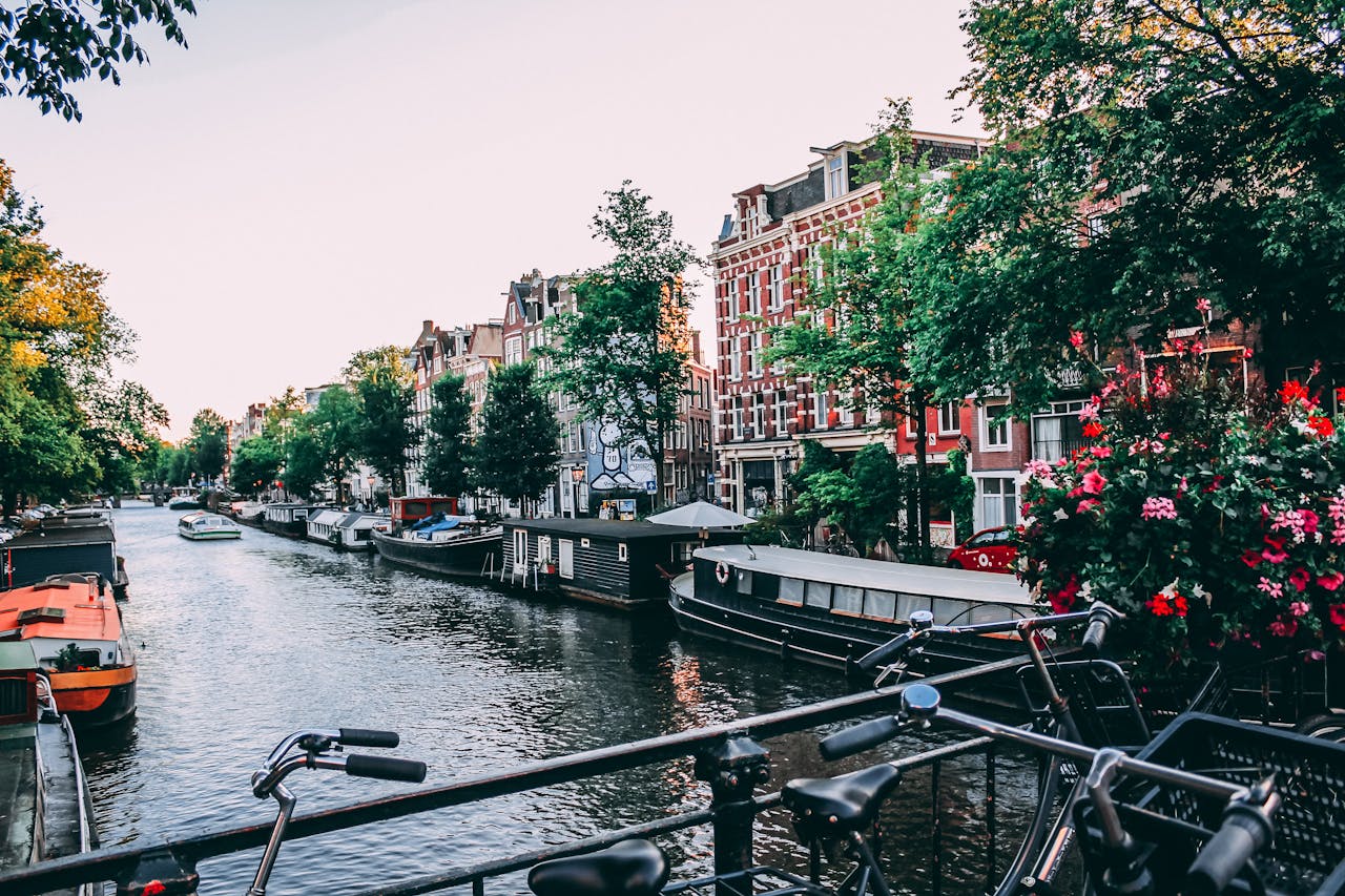 amsterdam-e-una-delle-mete-di-viaggio-piu-ambite,-ecco-quanto-potresti-spendere-per-una-vacanza-li-e-come-ammortizzare-i-costi