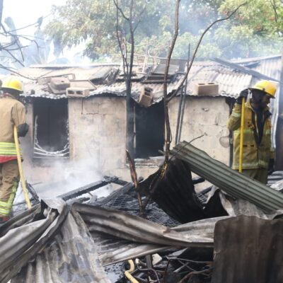 two-houses-destroyed,-others-damaged-in-pine-fire