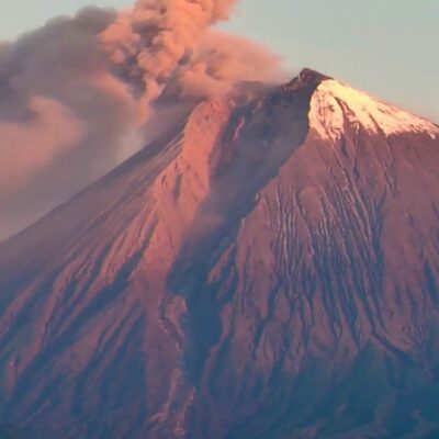 volcan-sangay-emitio-extensa-columna-de-ceniza-y-gas