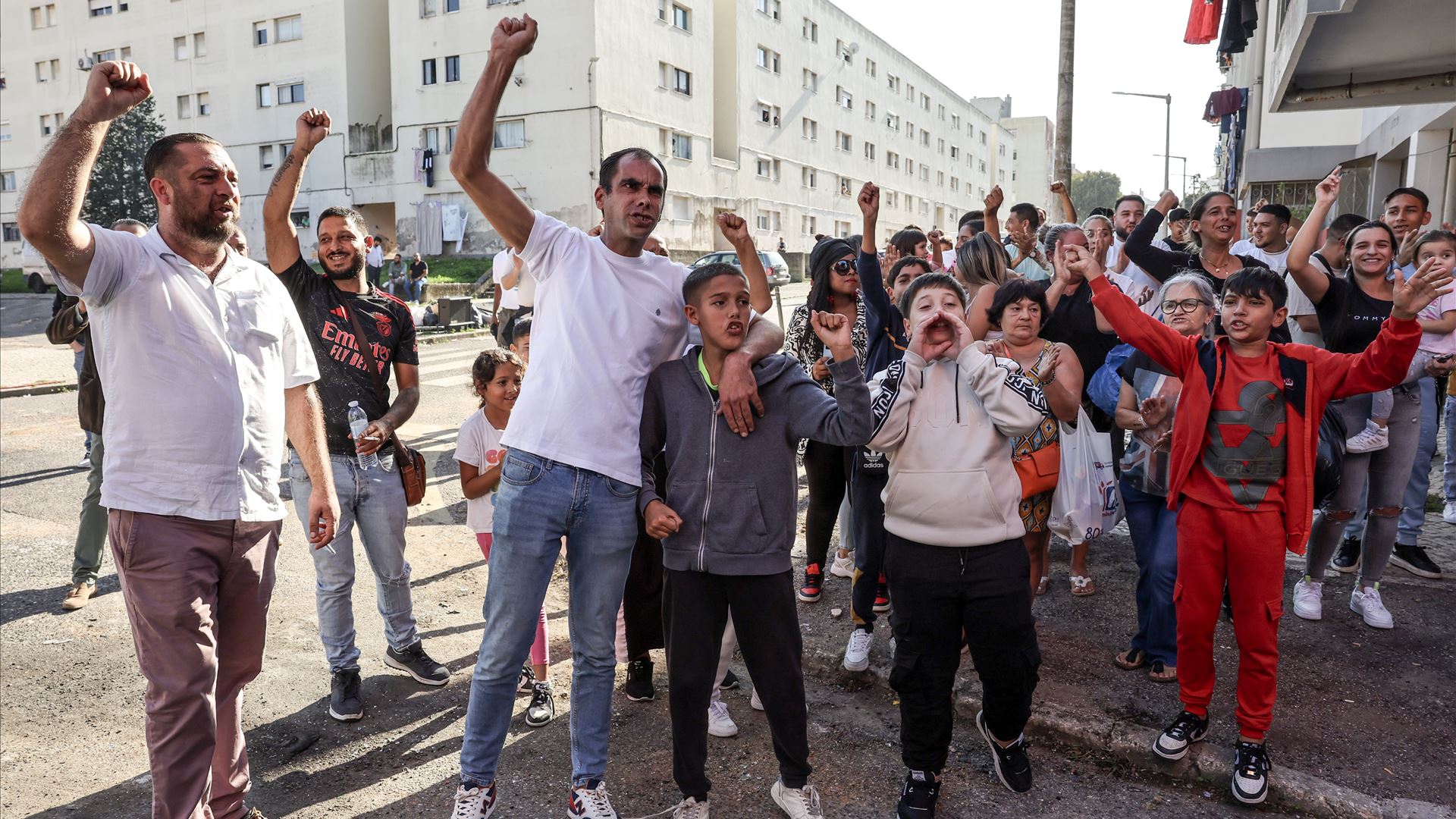 “justica”.-moradores-do-bairro-do-zambujal-contestam-morte-de-odair-moniz