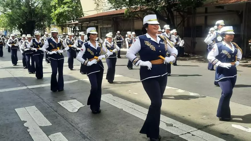 mas-de-8-mil-estudiantes-participan-del-primer-encuentro-nacional-de-bandas-regionales