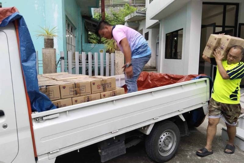 lgus-struggling-to-deliver-food-aid-to-‘kristine’-victims