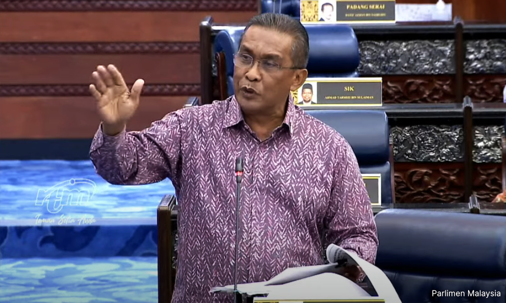 house-erupts-after-takiyuddin-brings-up-royal-addendum-issue