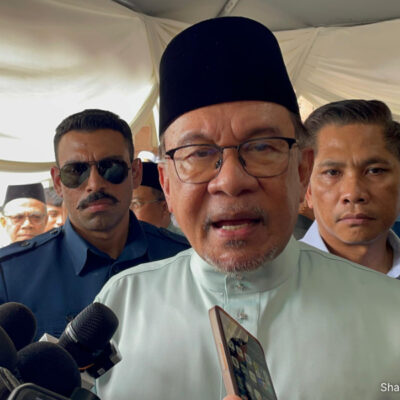 anwar-accepts-najib’s-apology