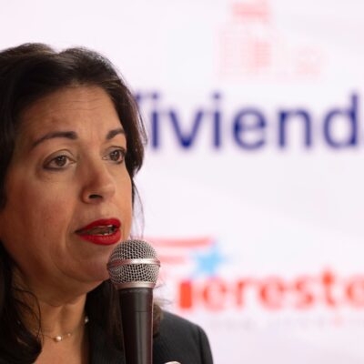 terestella-gonzalez-denton-presenta-su-plan-para-atender-los-problemas-de-titularidad-en-san-juan