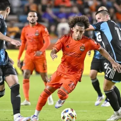 adalberto-carrasquilla-expulsado-en-juego-de-playoffs-de-mls-seattle-sounders-vs-houston-dynamo