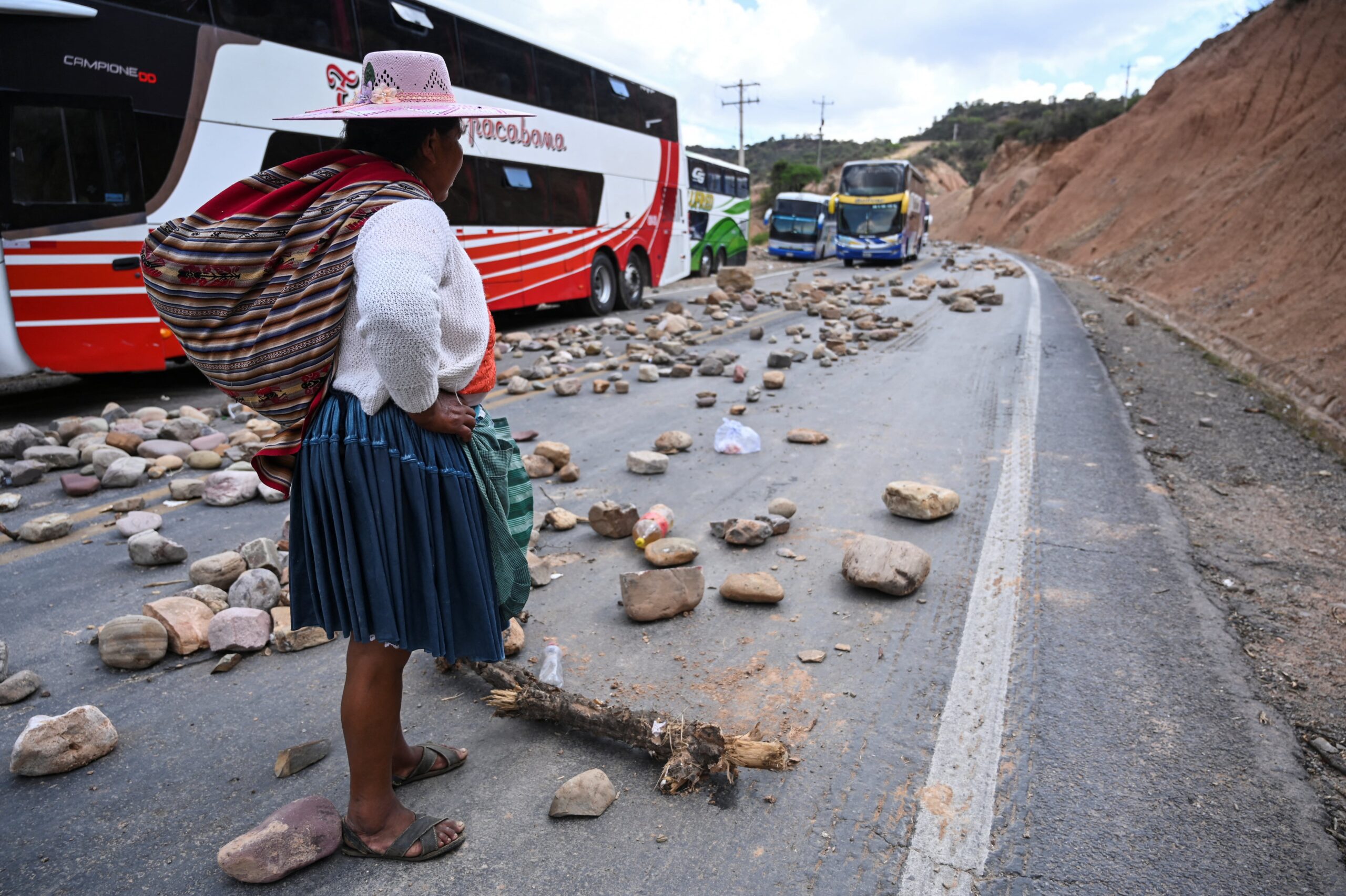 gobierno-de-bolivia-cifra-en-us$1.700-millones-perdidas-por-bloqueos-de-rutas-de-partidarios-de-evo-morales