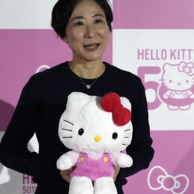 “hello-kitty”-svin-50-gadu-jubileju.-no-bernu-rotallietas-lidz-pasaules-meroga-ikonai