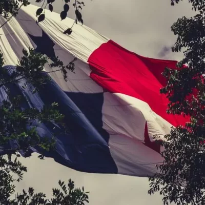 realizan-tradicional-cambio-de-bandera-en-el-cerro-ancon