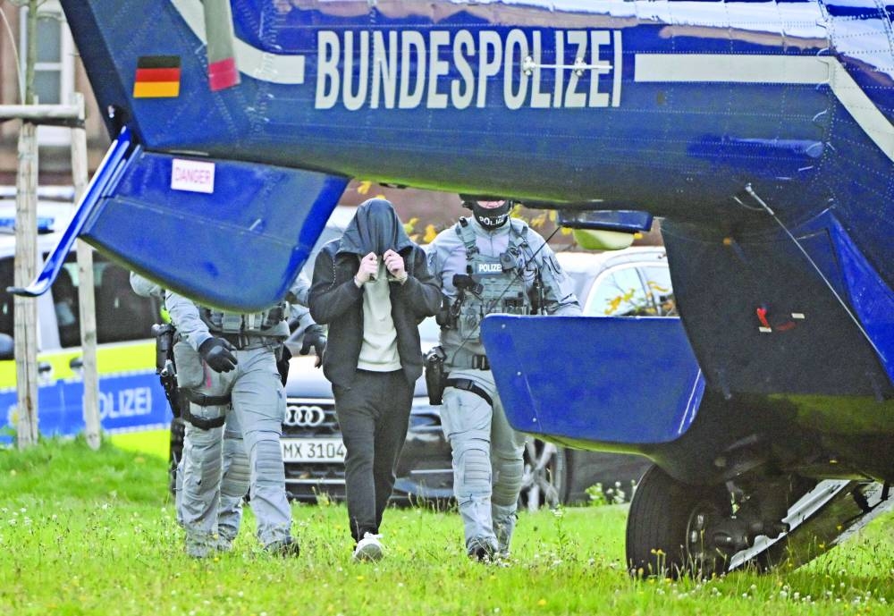 germany-arrests-8-members-of-far-right-paramilitary-group