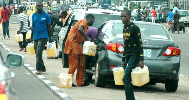 nnpcl-debunks-video-of-adulterated-fuel-sold-in-bottles,-jerrycans